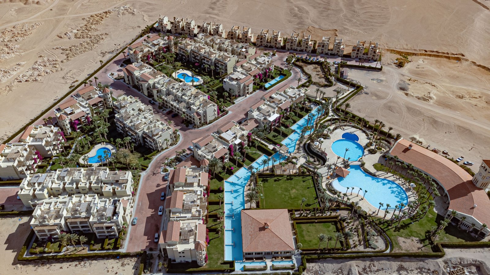 Veranda Sahl Hasheesh – Aerial View of the Red Sea Aerial view of Veranda Sahl Hasheesh overlooking the Red Sea with luxury villas and landscaped pools.