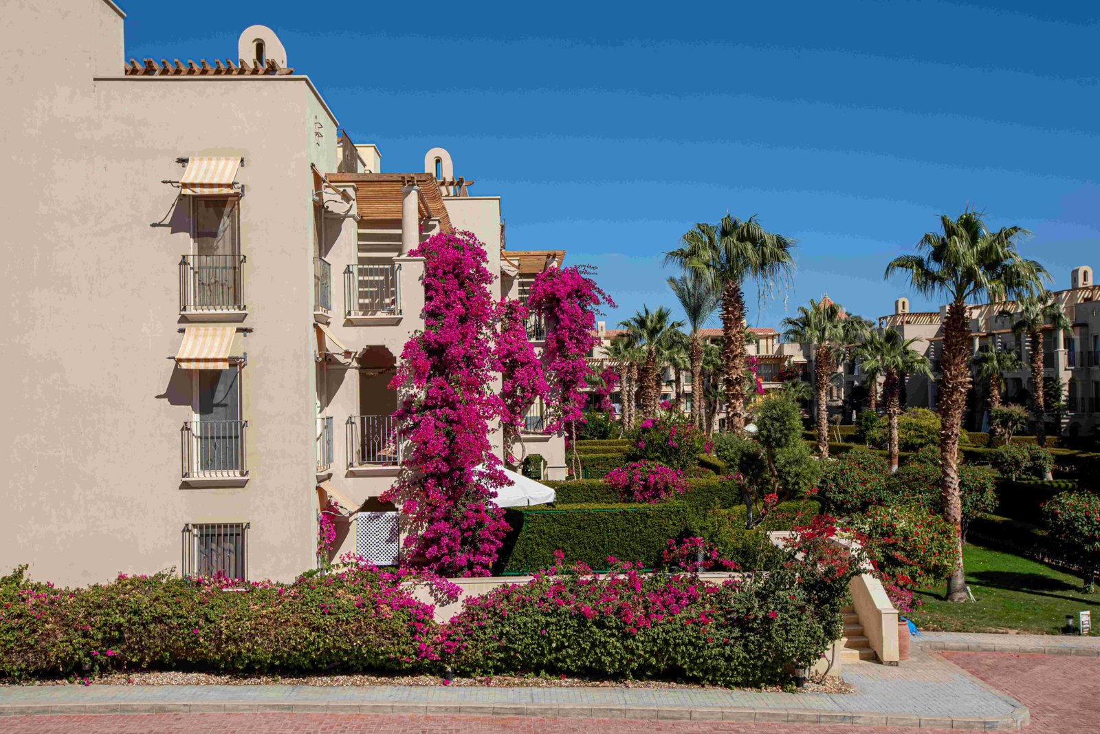 Poolside property for sale in Veranda Sahl Hasheesh with private terrace