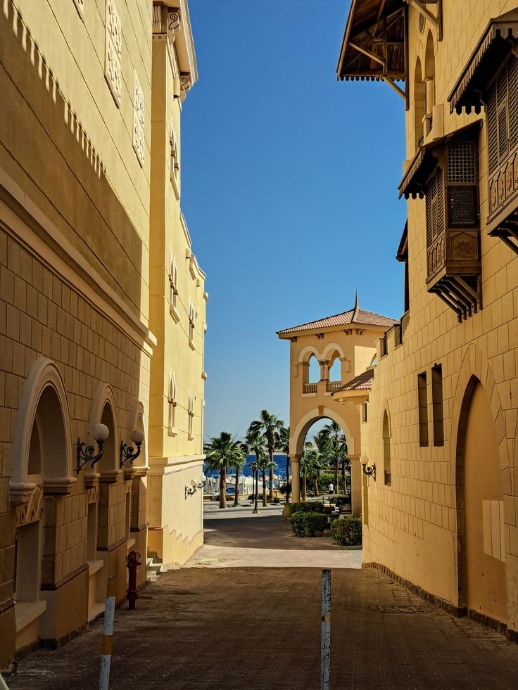 investitionen in Ägypten am Roten Meer mit moderner Architektur und hohem Wachstumspotenzial