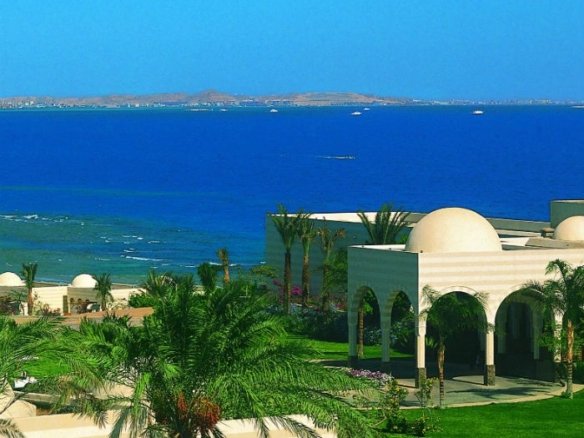 Sitting on the edge of the Red Sea, Oberoi Sahl…