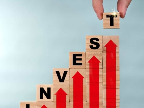 Investor reviewing rental income to buy a second apartment in Hurghada