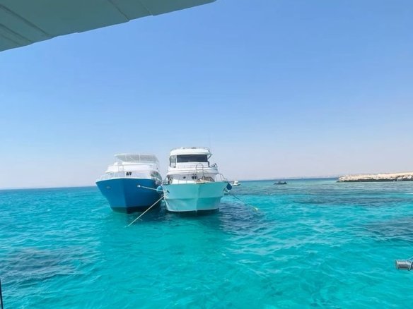 Beautiful Red Sea coastline in Sheraton Road Hurghada highlighting the lifestyle and location that attracts buyers who want to invest in Sheraton Hurghada real estate.