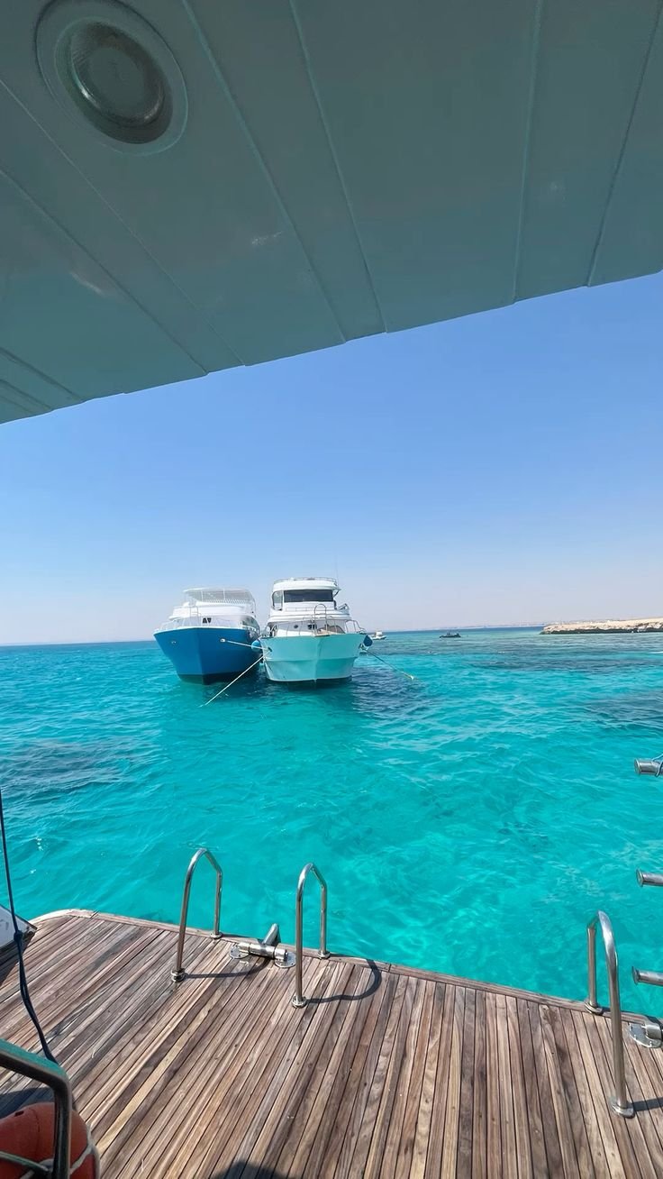 Beautiful Red Sea coastline in Sheraton Road Hurghada highlighting the lifestyle and location that attracts buyers who want to invest in Sheraton Hurghada real estate.