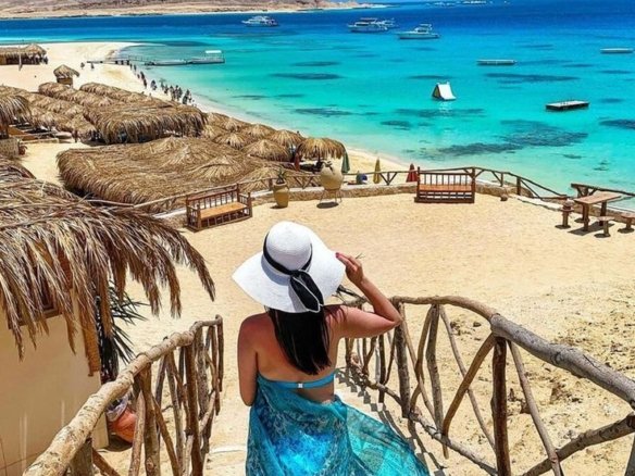 Modern apartment building with Red Sea view in Hurghada