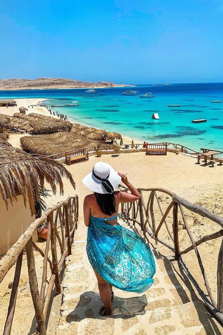 Modern apartment building with Red Sea view in Hurghada