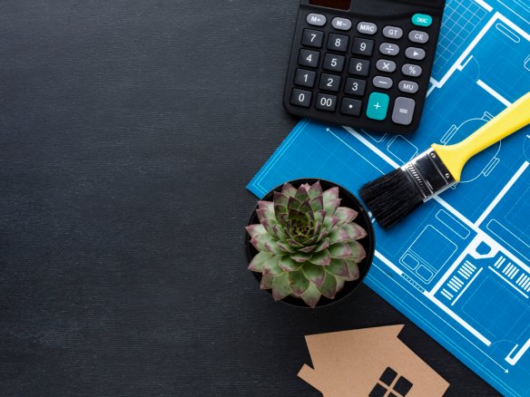 Buyer reviewing payment plan options for an apartment in Hurghada