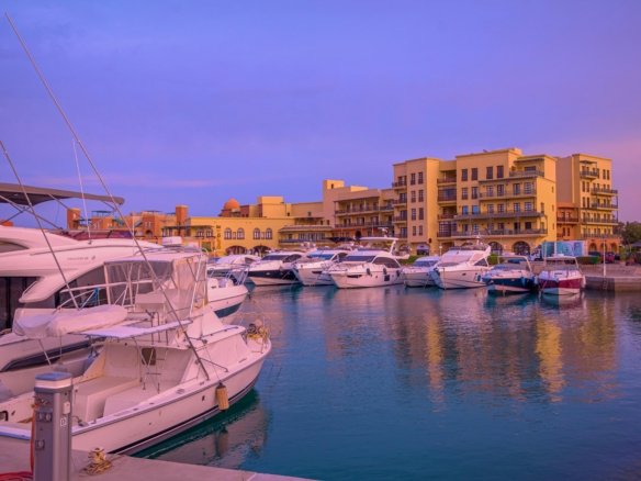 Недвижимость в Хургаде Modern real estate in Hurghada featuring luxury sea view apartments and studios in 2026