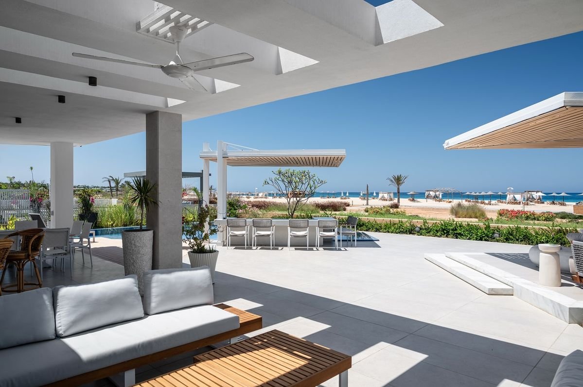 Remote work in Hurghada 2026 digital nomad laptop at beach