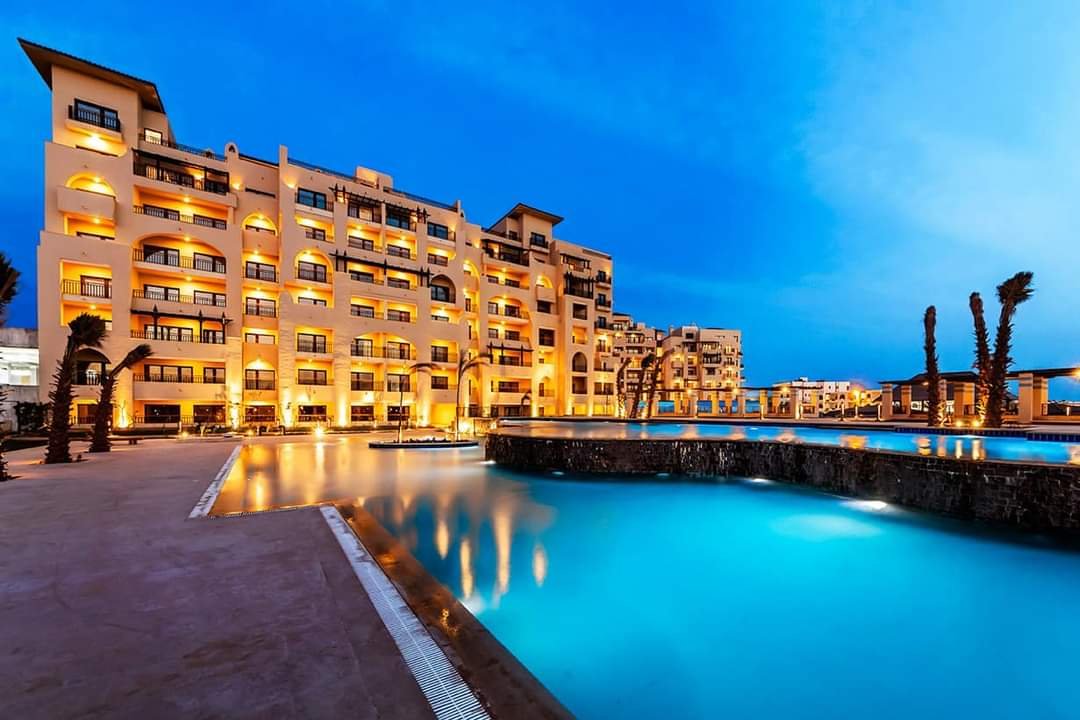 Night view of the Al Dau Heights Hurghada Promenade and Mamsha area.