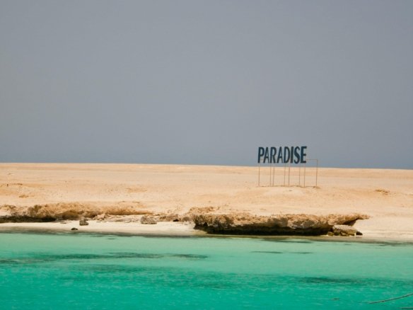 la Mer Rouge à Hurghada avec ses eaux cristallines et ses plages ensoleillées