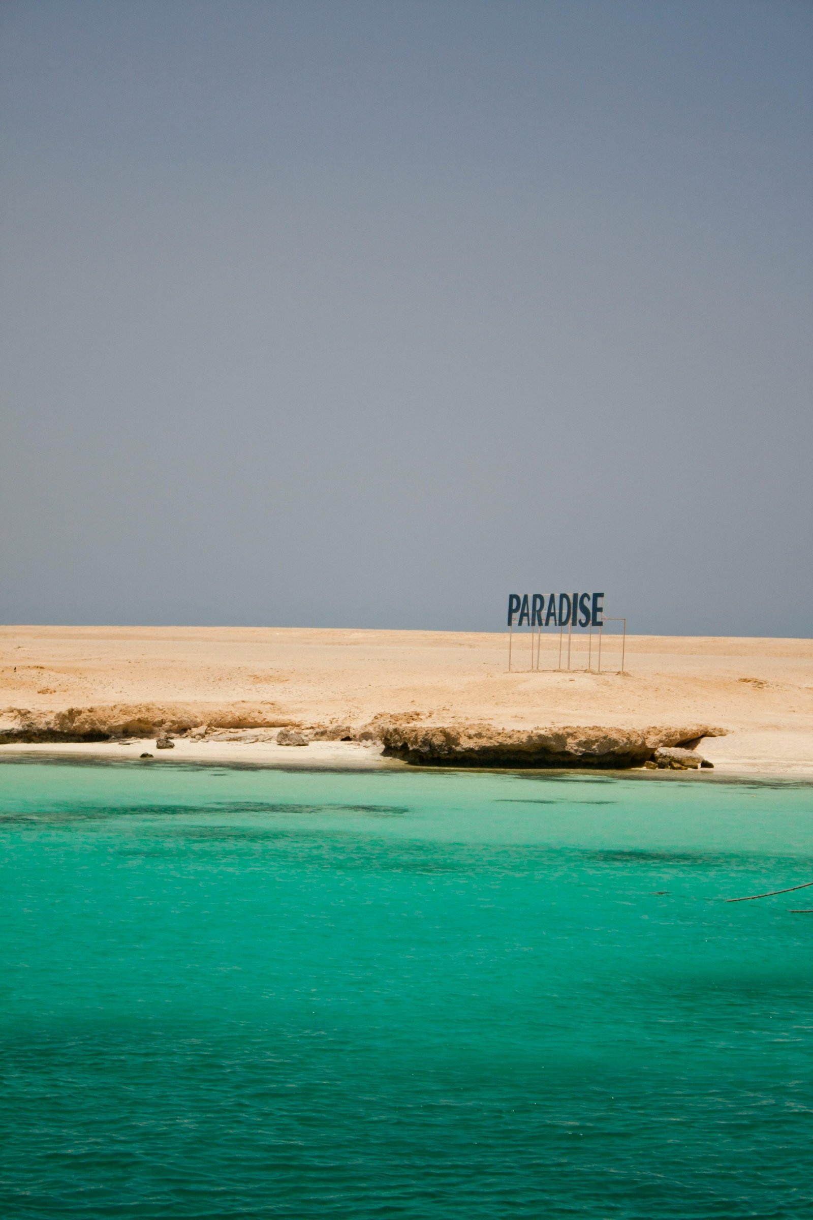 la Mer Rouge à Hurghada avec ses eaux cristallines et ses plages ensoleillées