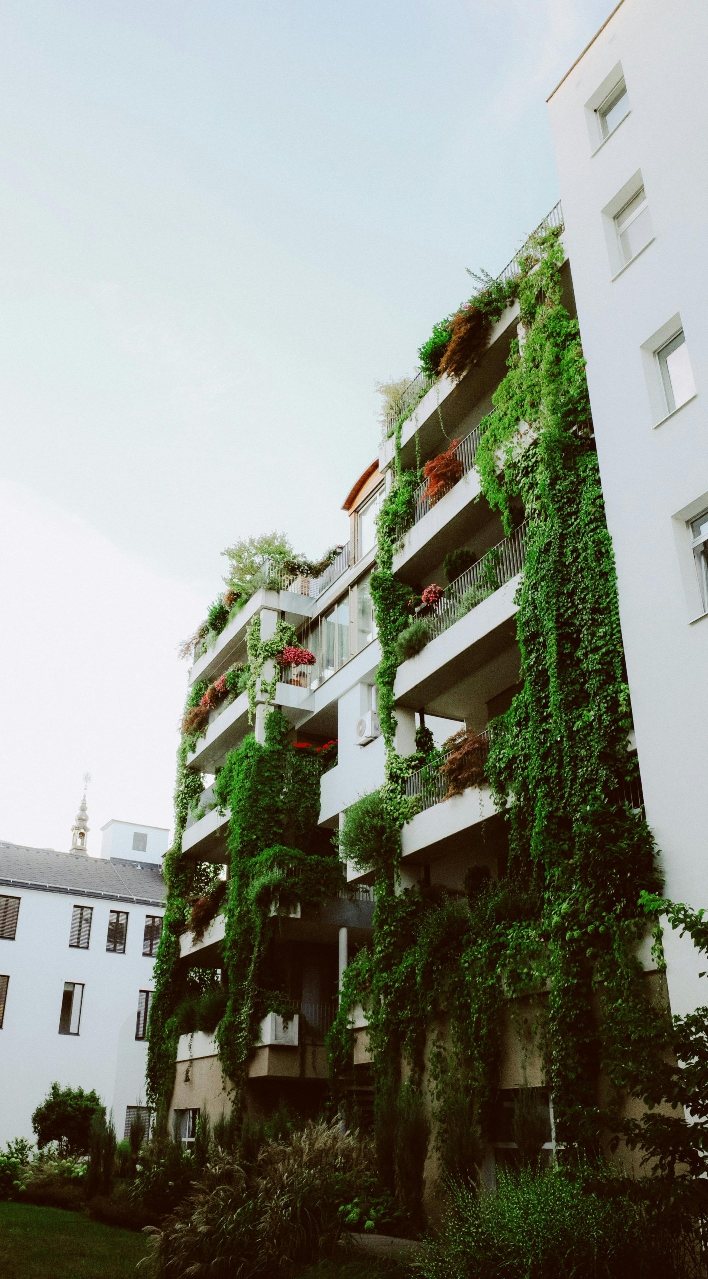 bâtiments écologiques and sustainable architecture driving higher property values through ESG investing trends