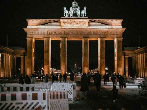 Immobilieninvestition Vergleich zwischen Berlin und Hurghada bei einem Budget von 100.000 Euro