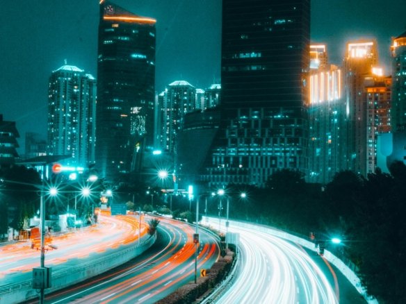 Villes intelligentes avec infrastructures connectées et technologies modernes pour un mode de vie urbain durable