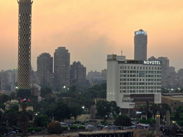 Kairo Skyline mit Nilblick, modernen Gebäuden und historischen Wahrzeichen in Cairo