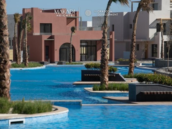 Siyal Makadi Heights gated community with luxury homes and scenic environment