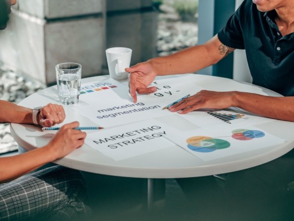 Marketingexperte analysiert häufige Marketingfehler, die Reichweite, Engagement und Leads reduzieren
