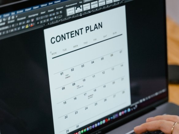 Marketing de contenu permettant aux courtiers en immobilier commercial d’attirer des clients et de renforcer leur visibilité en ligne.