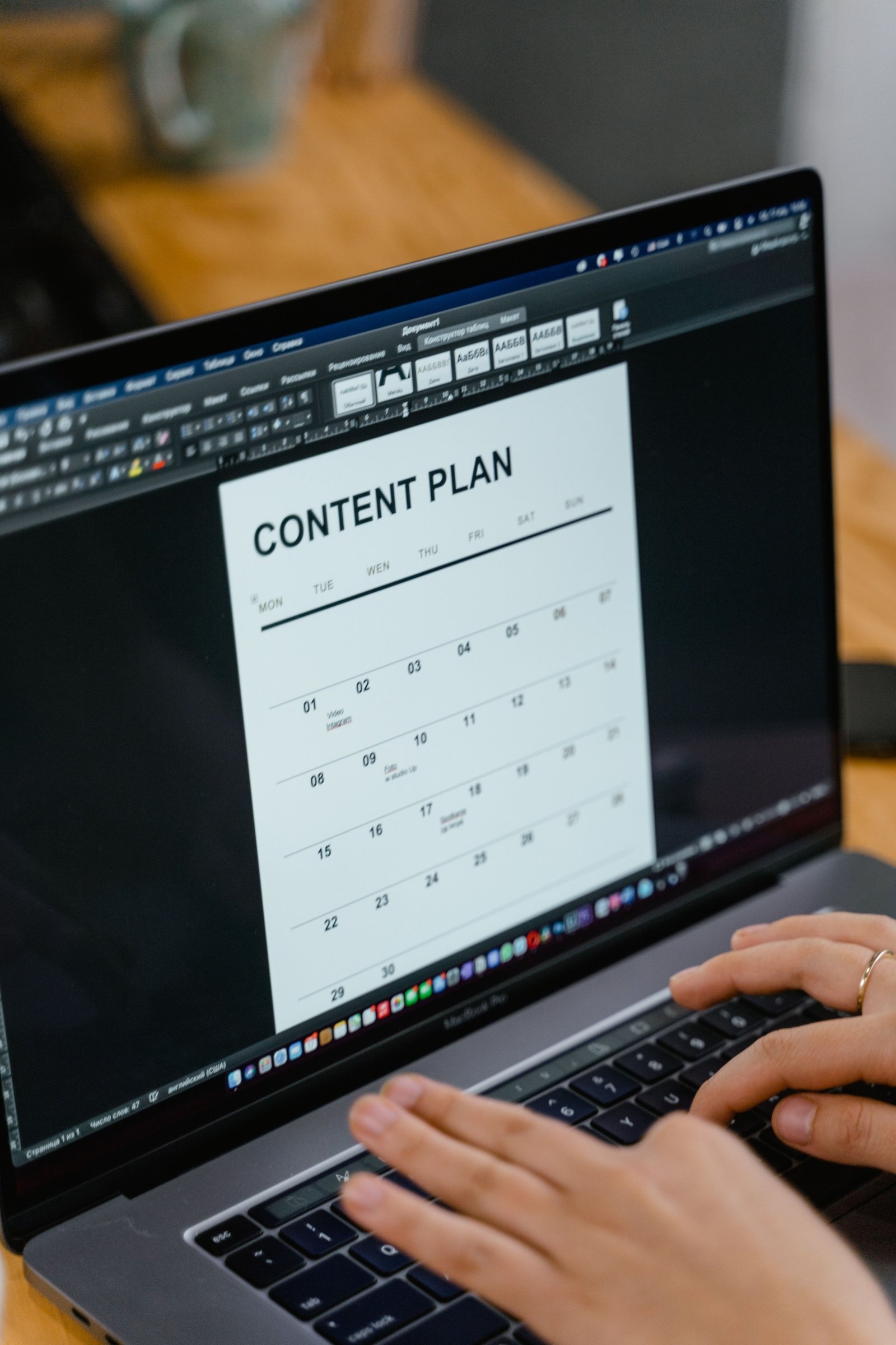 Marketing de contenu permettant aux courtiers en immobilier commercial d’attirer des clients et de renforcer leur visibilité en ligne.