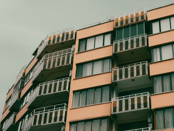 Studio moderne avec un design contemporain, un espace de vie lumineux et des finitions haut de gamme, idéal pour un investissement immobilier.