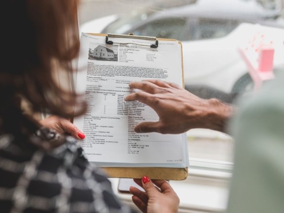 3 Reasons why savvy expatriates never buy direct from developers when purchasing property in Egypt.
