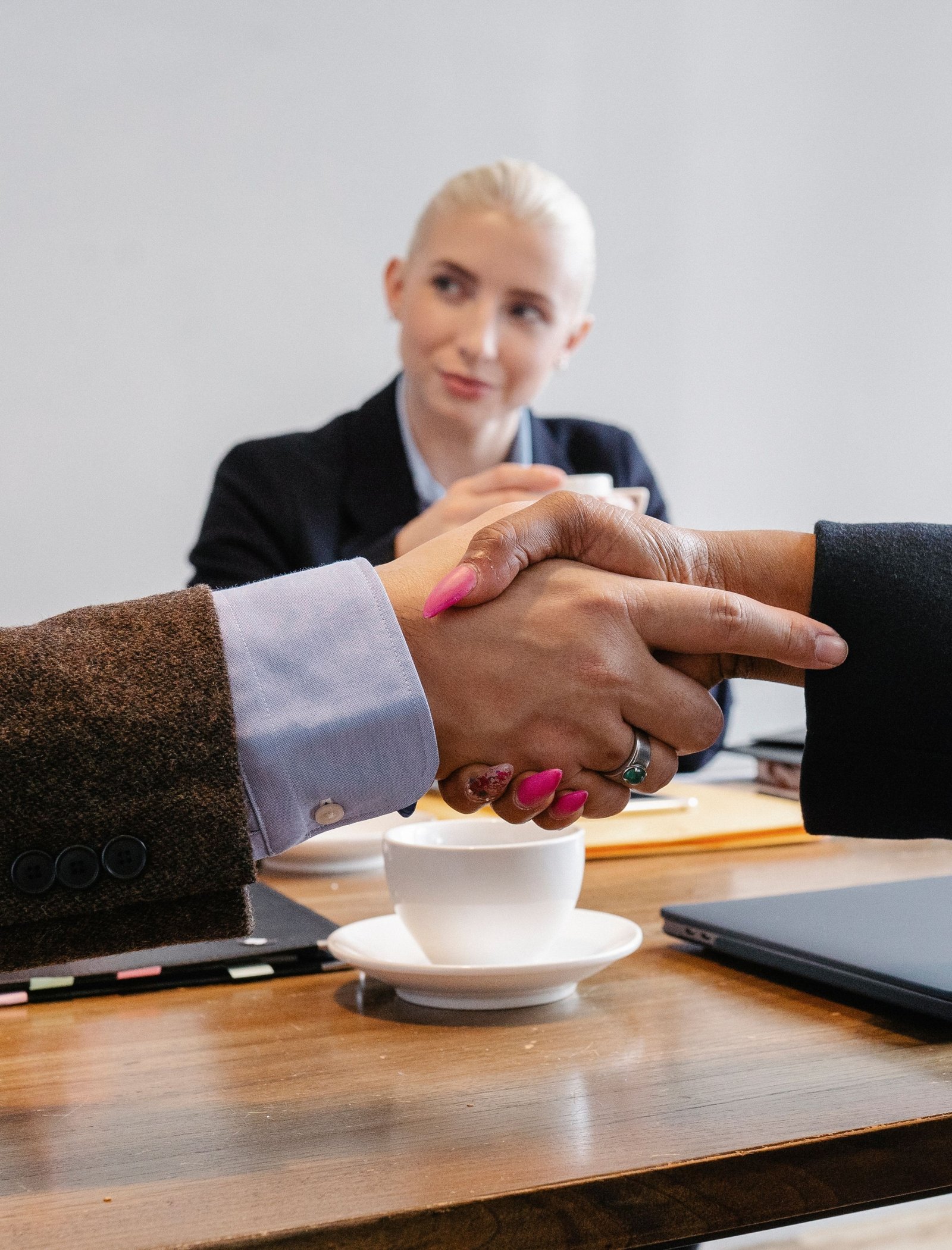 Psychologie de la négociation illustrant les stratégies pour comprendre et gérer les objections des acheteurs