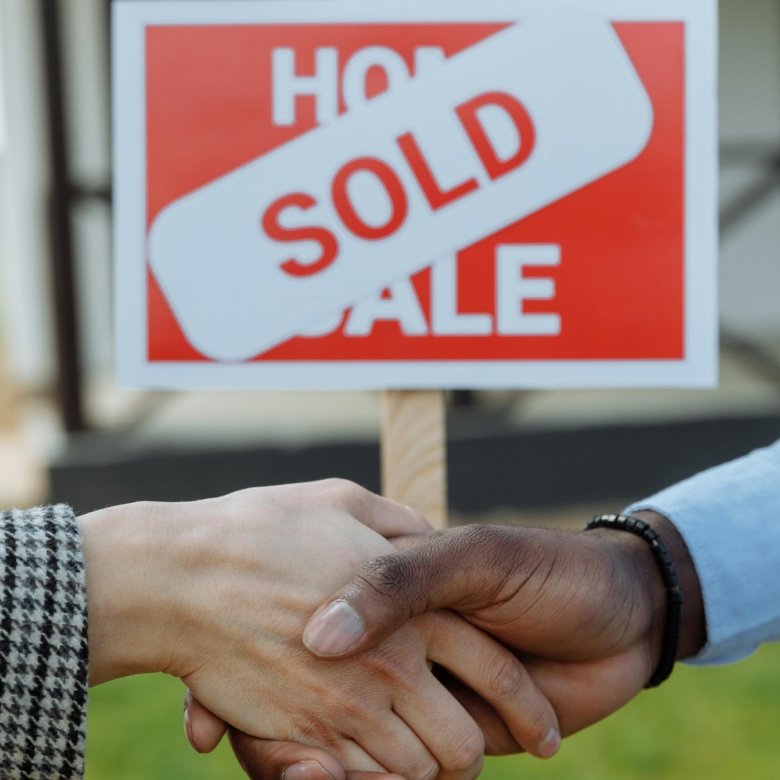 Ein Haus mit dem Partner kaufen: So teilen Sie die Kosten fair auf