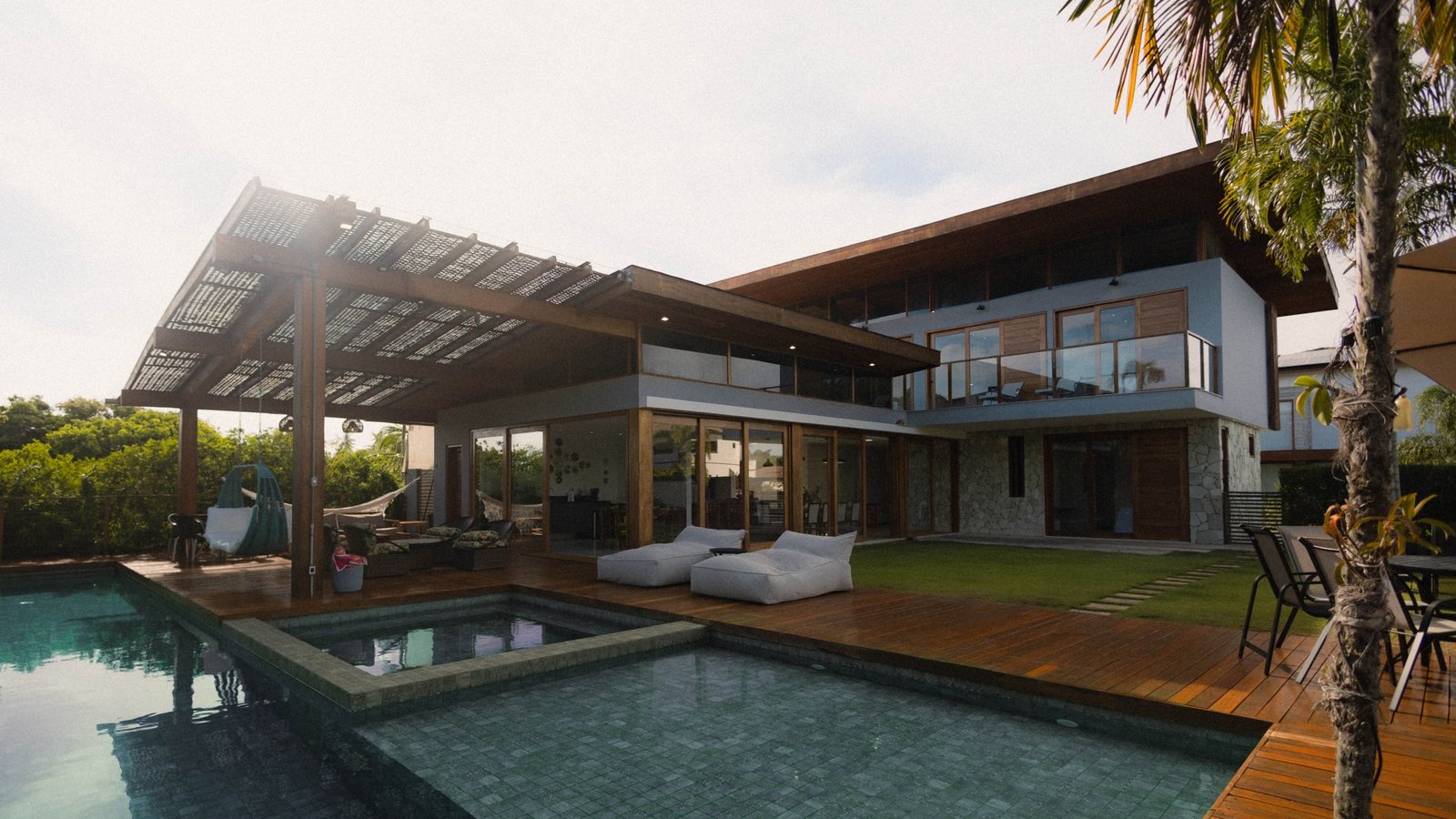 Modern eco-luxury residential resort in Hurghada featuring roof-mounted solar panels and energy-efficient architecture.