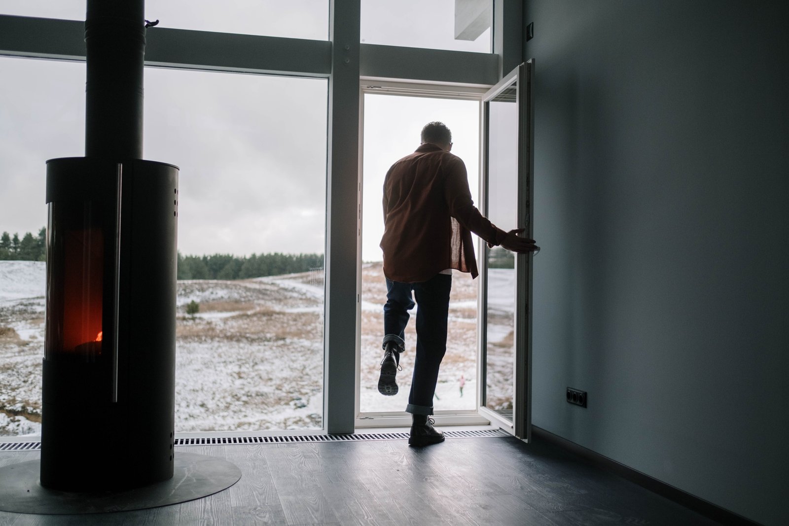 Buyers touring a modern home while evaluating its condition before making a purchase decision.