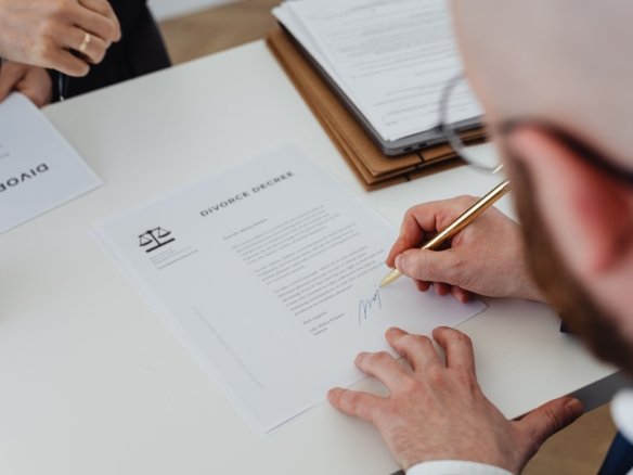 Contract for buying real estate in the Red Sea with key terms before signing