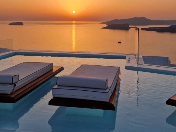Modern standalone luxury villa with a private swimming pool and landscaped garden in Soma Bay.